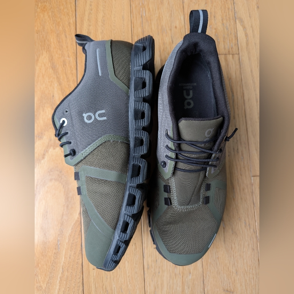 On Running Men's Olive Waterproof Sz 7